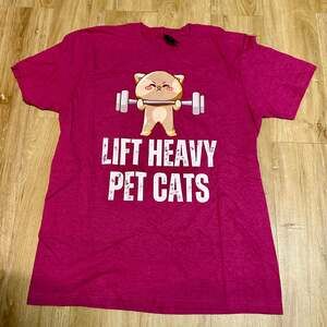 Lift Heavy Pet Cats Funny Gym Workout Weight Lifter Graphic Print T-Shirt
